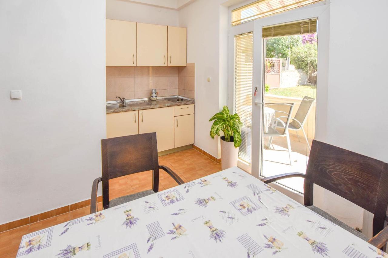 Apartments Flora Pakoštane Εξωτερικό φωτογραφία