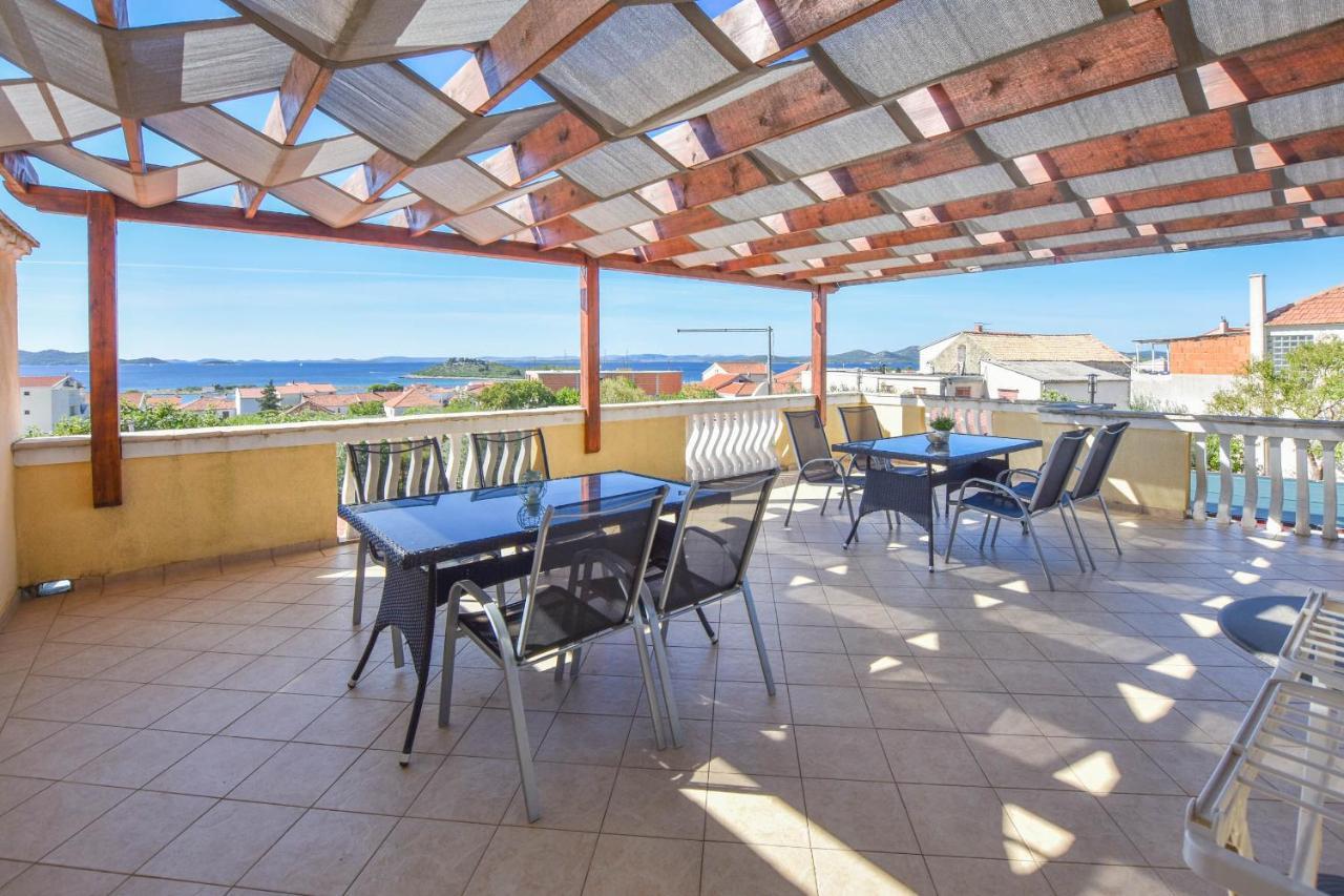 Apartments Flora Pakoštane Εξωτερικό φωτογραφία