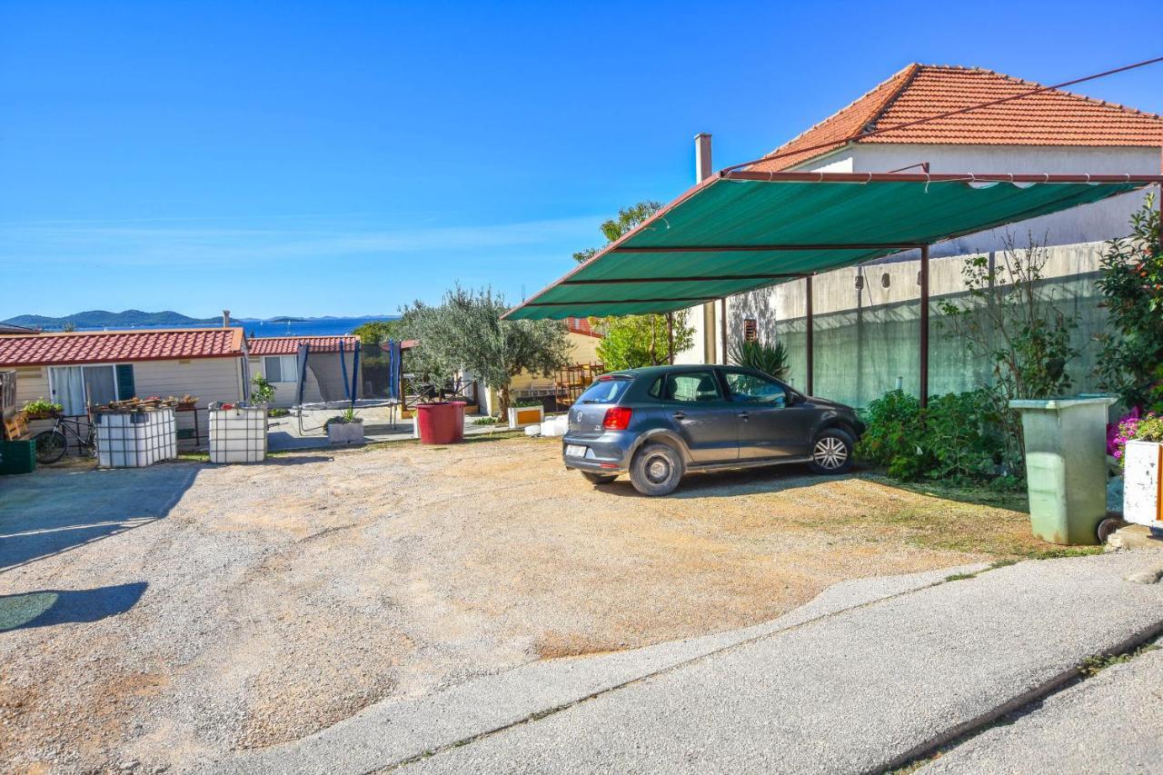 Apartments Flora Pakoštane Εξωτερικό φωτογραφία