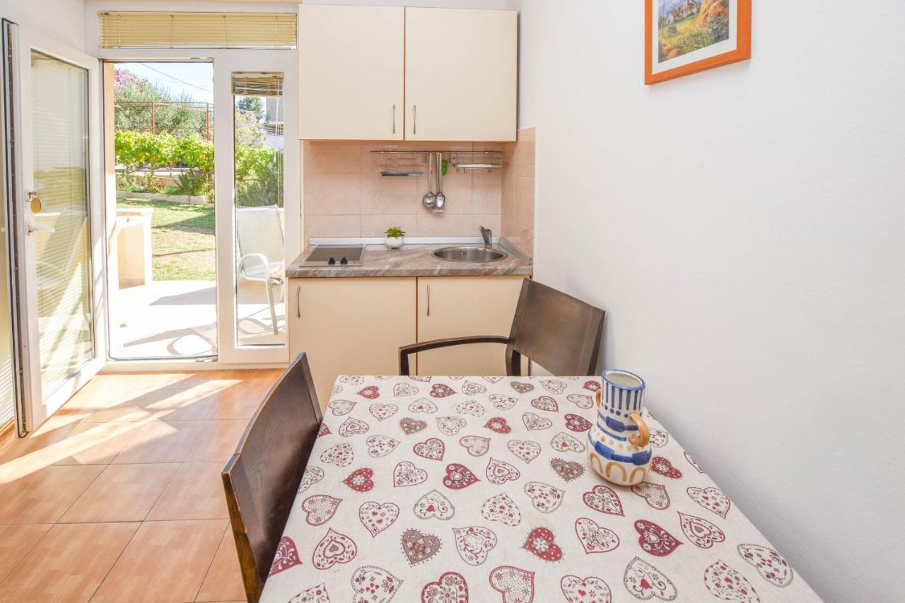 Apartments Flora Pakoštane Εξωτερικό φωτογραφία