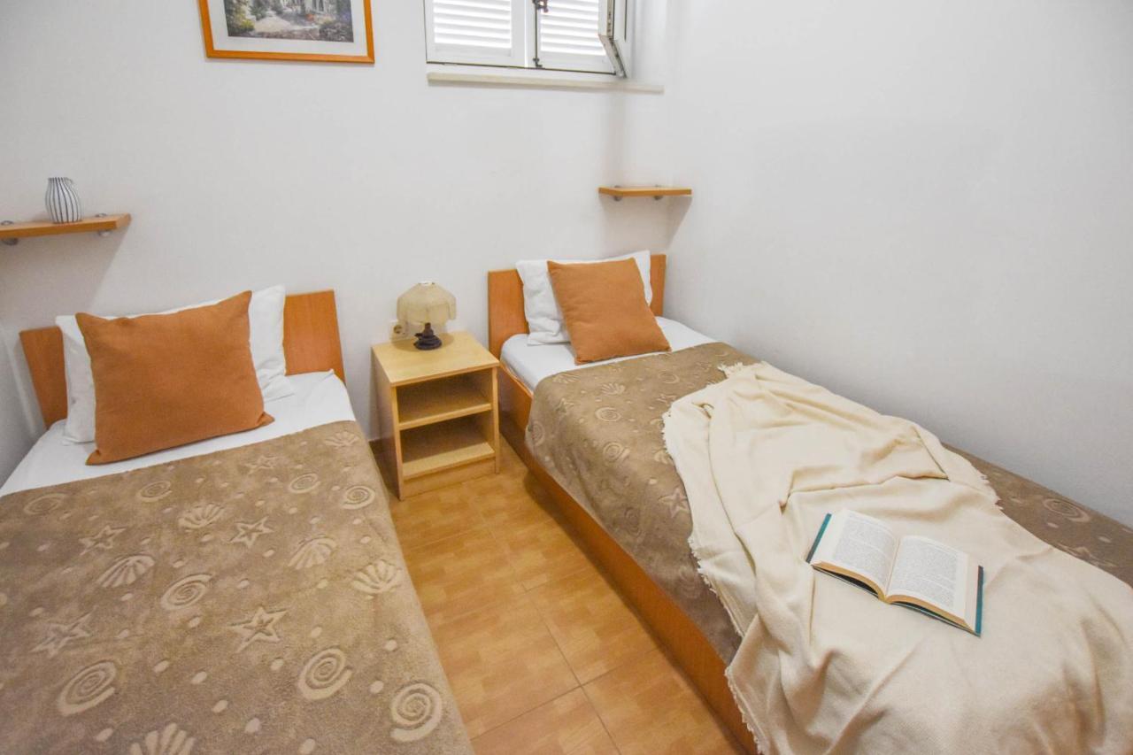 Apartments Flora Pakoštane Εξωτερικό φωτογραφία