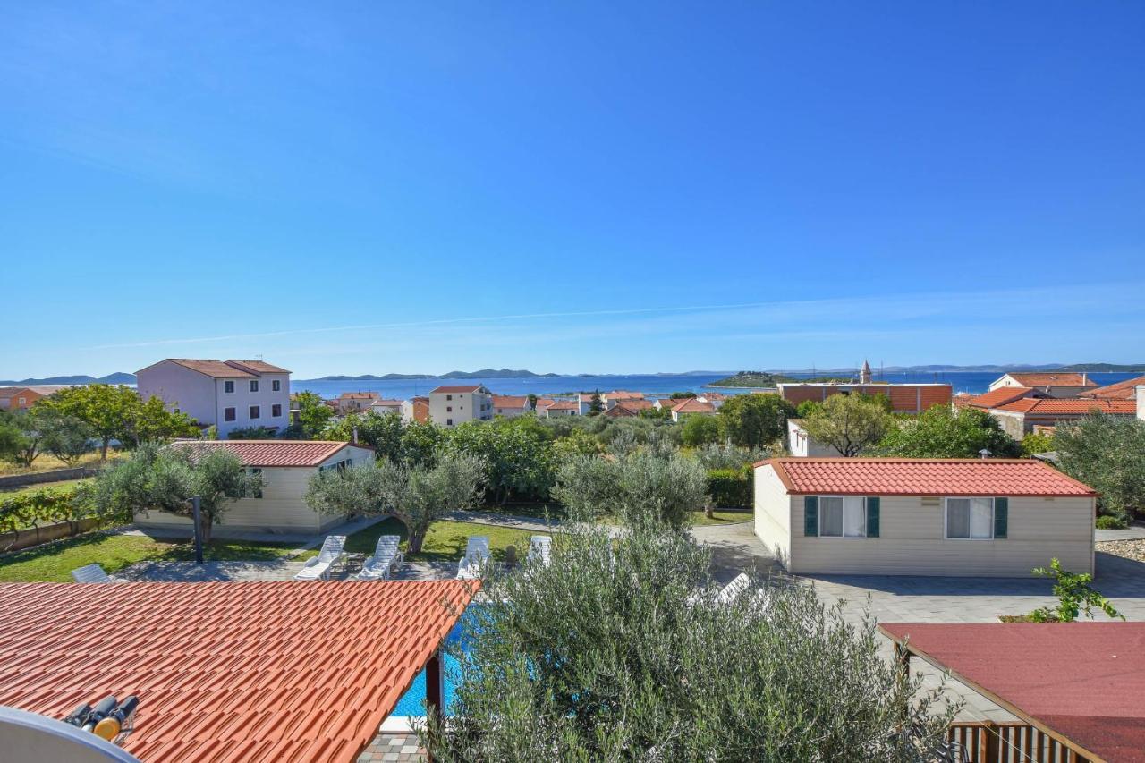 Apartments Flora Pakoštane Εξωτερικό φωτογραφία