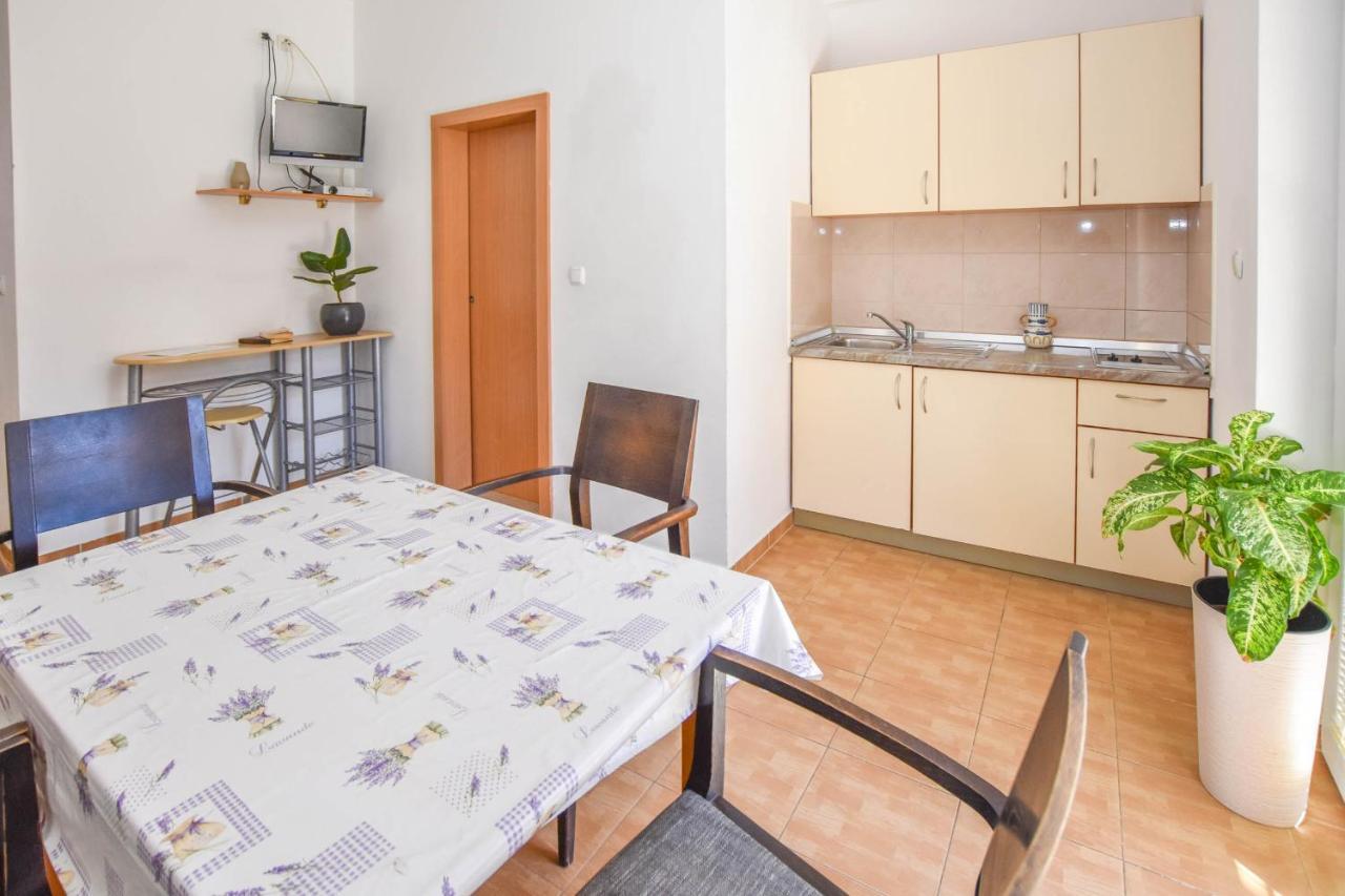 Apartments Flora Pakoštane Εξωτερικό φωτογραφία