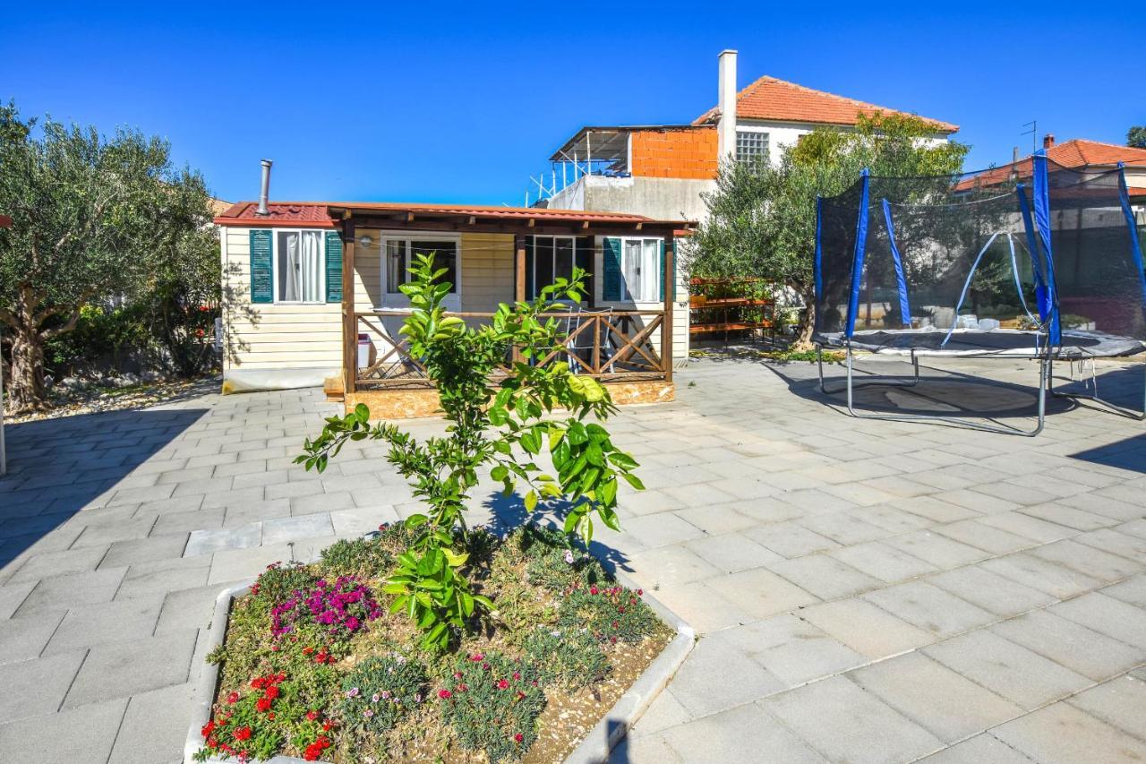 Apartments Flora Pakoštane Εξωτερικό φωτογραφία