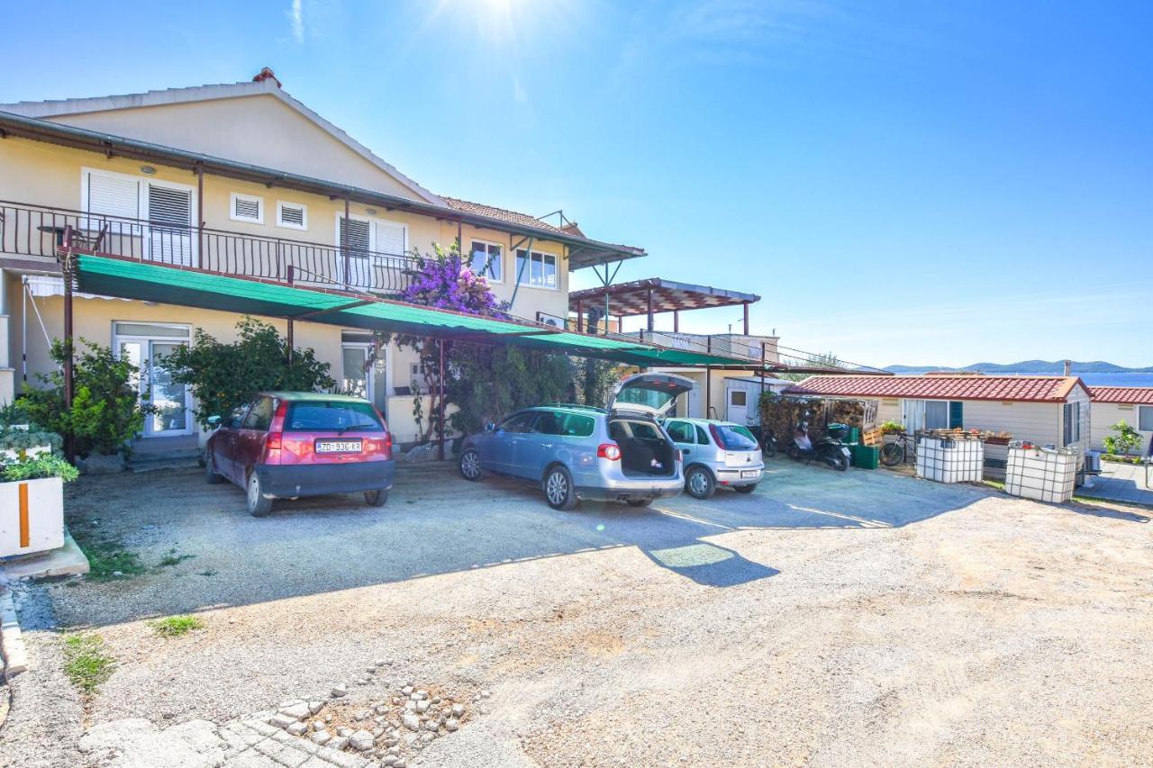 Apartments Flora Pakoštane Εξωτερικό φωτογραφία