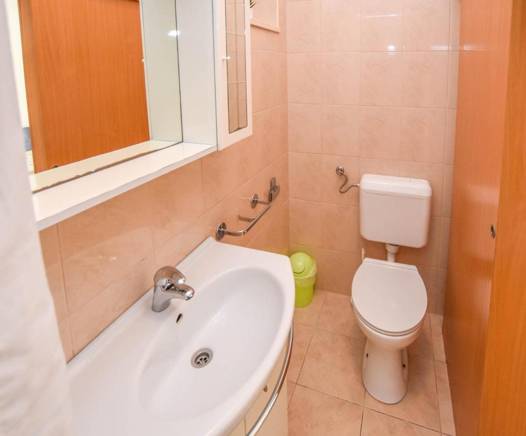 Apartments Flora Pakoštane Εξωτερικό φωτογραφία