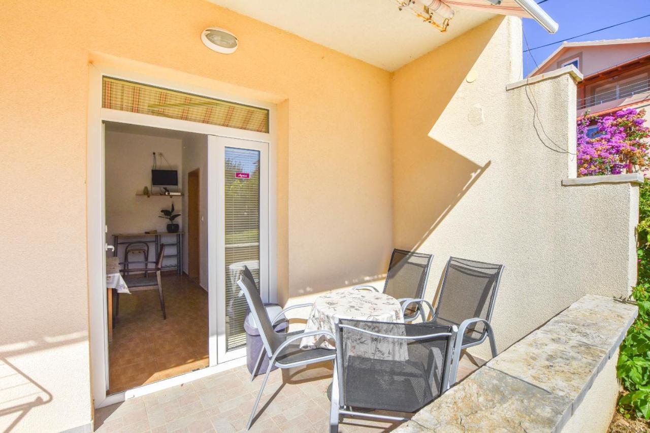 Apartments Flora Pakoštane Εξωτερικό φωτογραφία