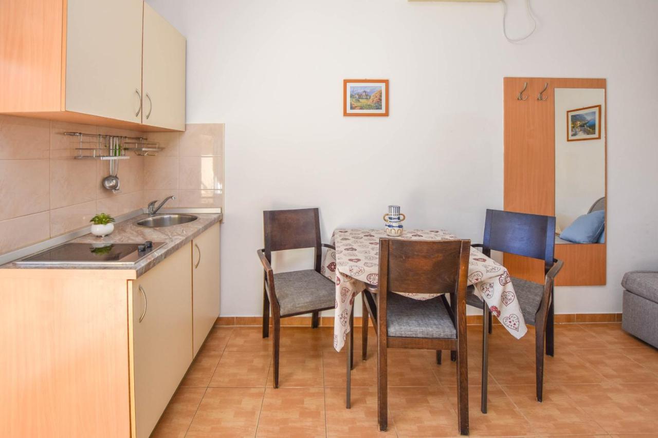 Apartments Flora Pakoštane Εξωτερικό φωτογραφία