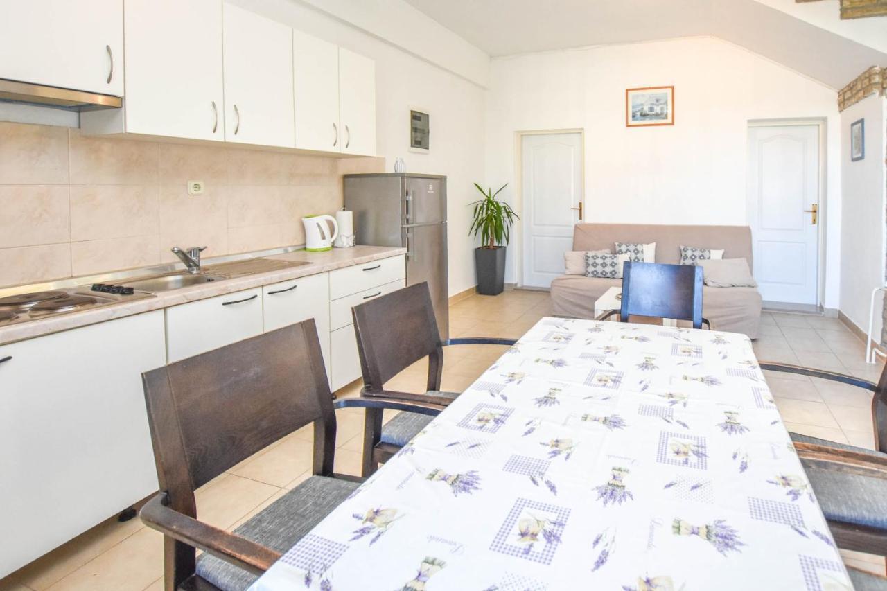 Apartments Flora Pakoštane Εξωτερικό φωτογραφία