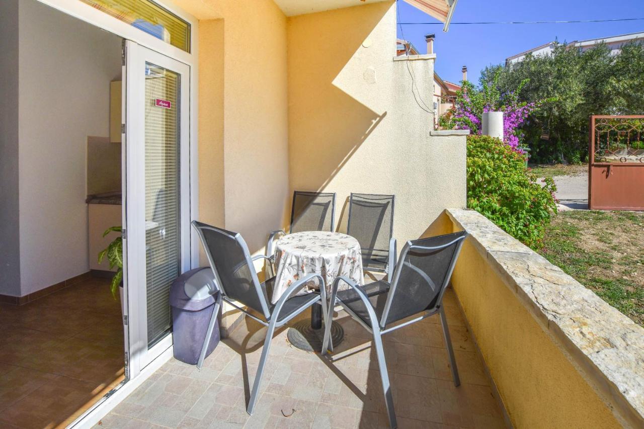 Apartments Flora Pakoštane Εξωτερικό φωτογραφία