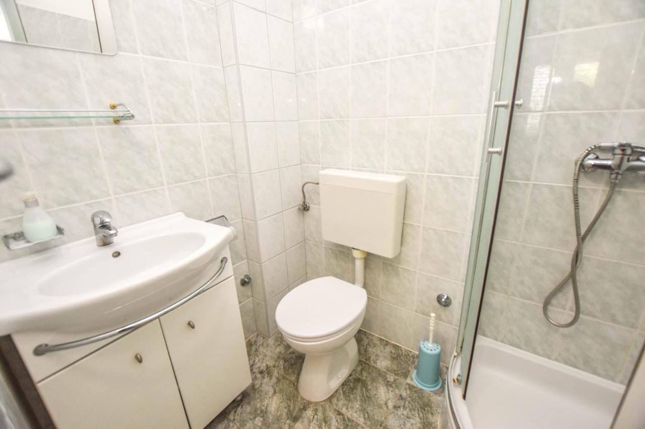 Apartments Flora Pakoštane Εξωτερικό φωτογραφία