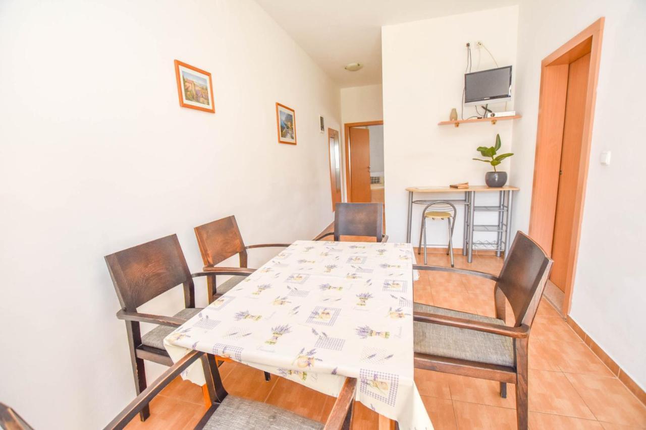 Apartments Flora Pakoštane Εξωτερικό φωτογραφία