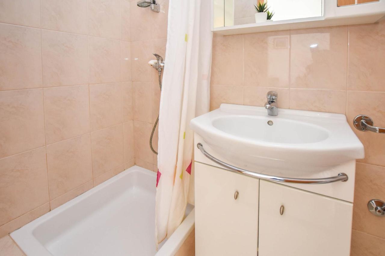 Apartments Flora Pakoštane Εξωτερικό φωτογραφία