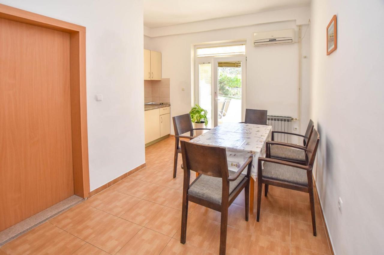Apartments Flora Pakoštane Εξωτερικό φωτογραφία