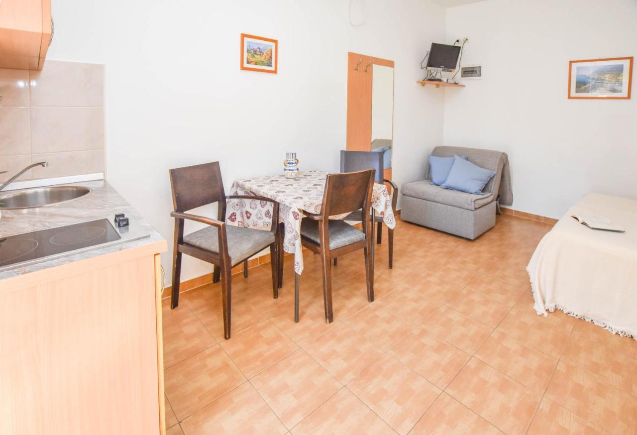 Apartments Flora Pakoštane Εξωτερικό φωτογραφία