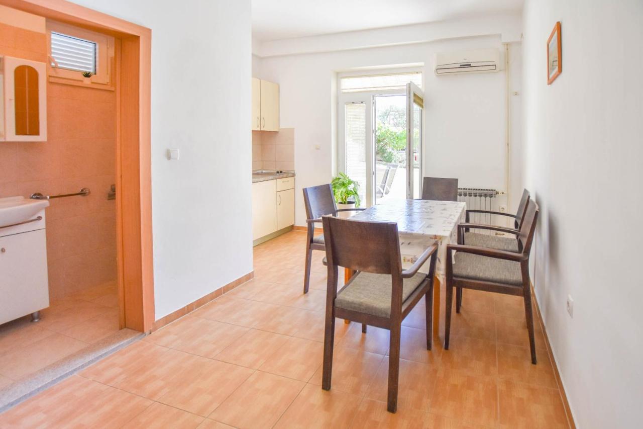 Apartments Flora Pakoštane Εξωτερικό φωτογραφία