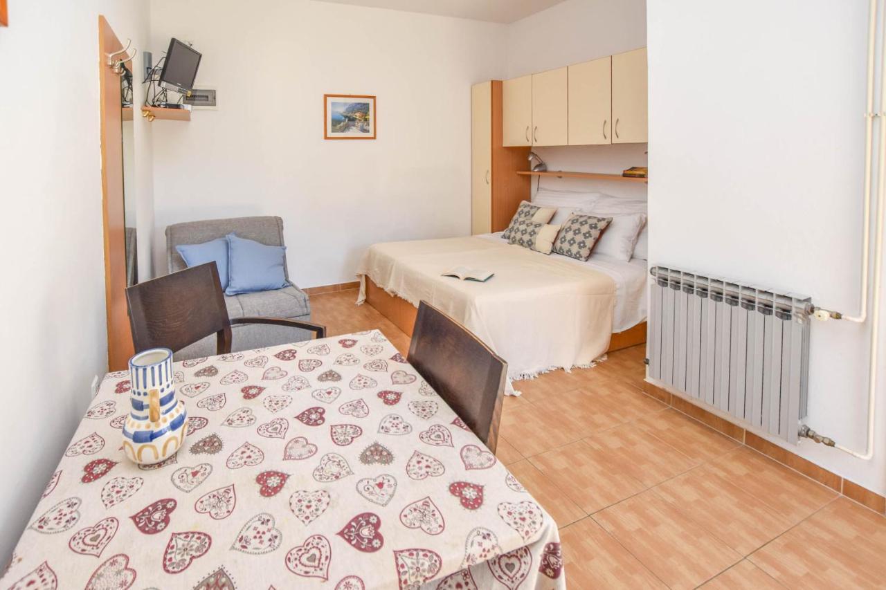 Apartments Flora Pakoštane Εξωτερικό φωτογραφία