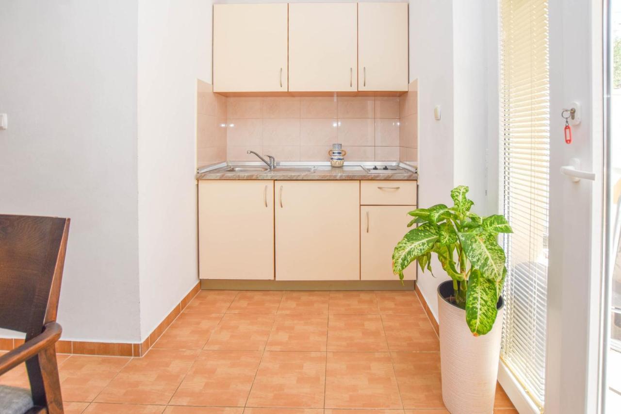 Apartments Flora Pakoštane Εξωτερικό φωτογραφία
