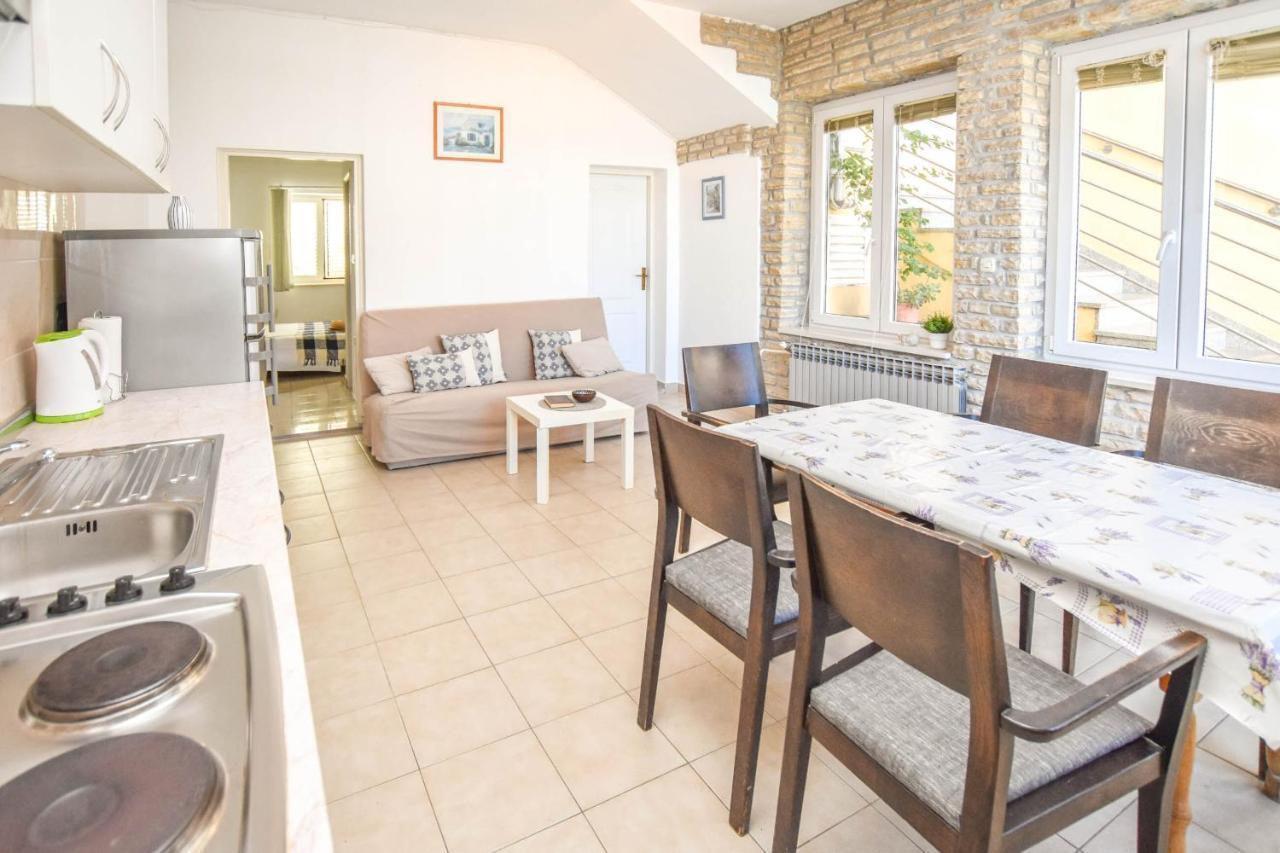 Apartments Flora Pakoštane Εξωτερικό φωτογραφία