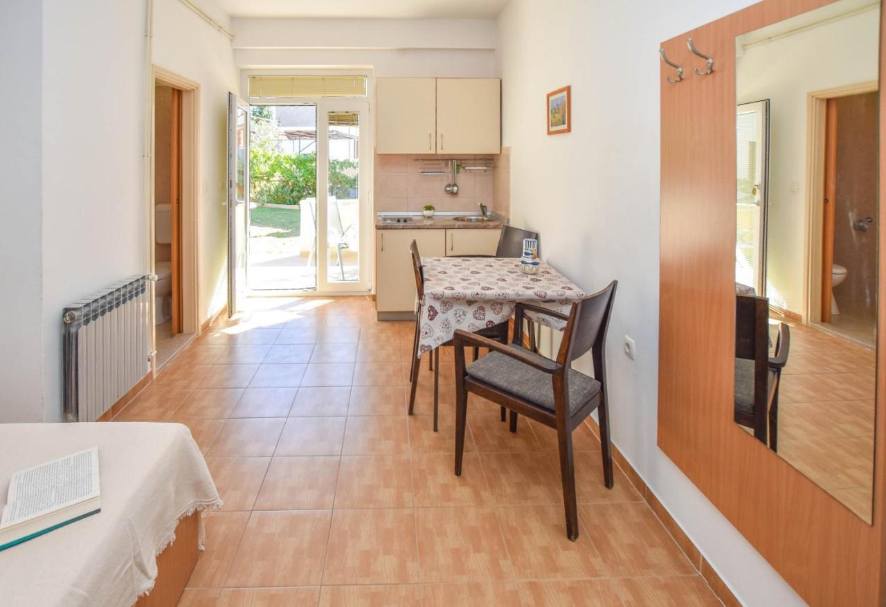 Apartments Flora Pakoštane Εξωτερικό φωτογραφία